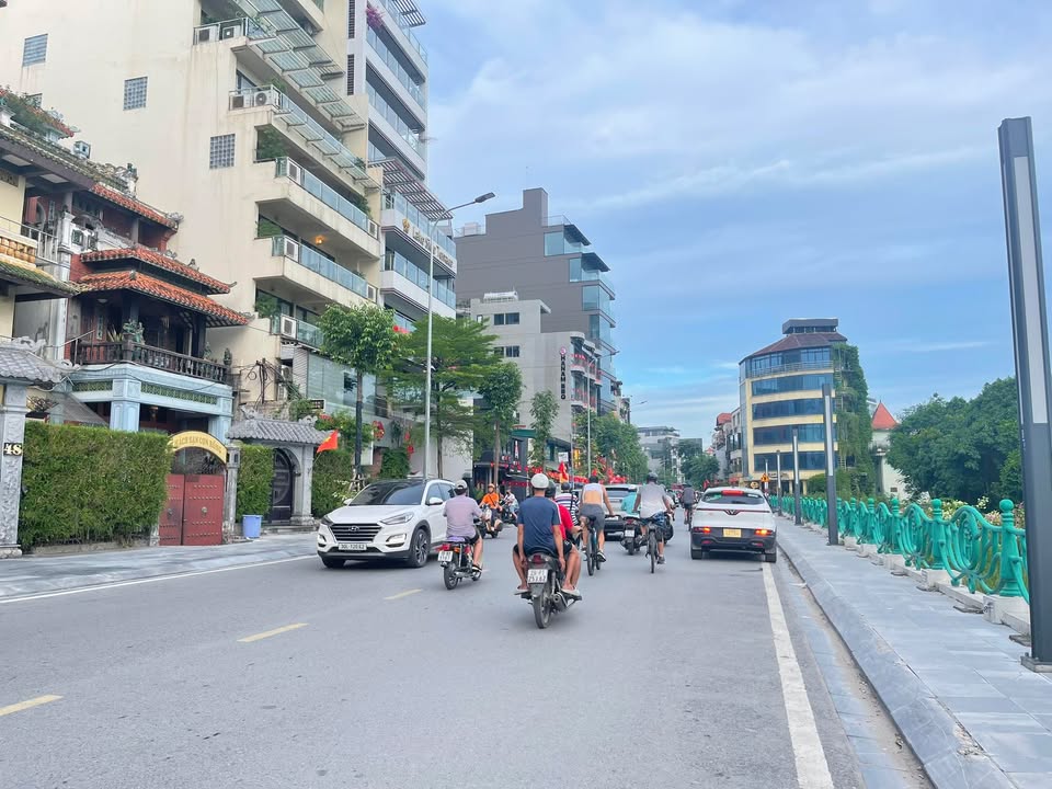 Nhà phố Xuân Diệu, Tây Hồ 52m² giá 19.2 tỷ - Kinh doanh đỉnh cao!