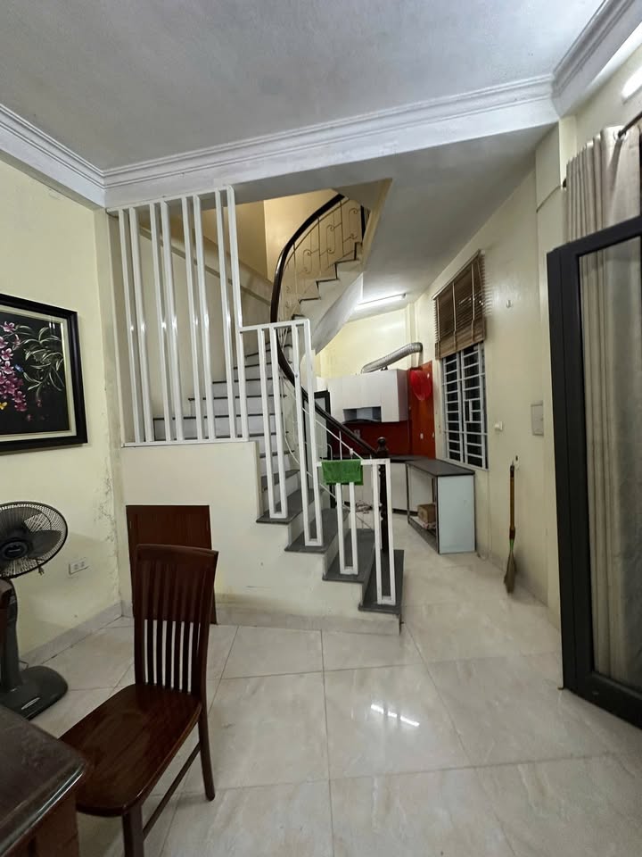Nhà cho thuê 4 tầng tại Hoàng Văn Thái 28m² - Phù hợp cho hộ gia đình và nhóm nữ!