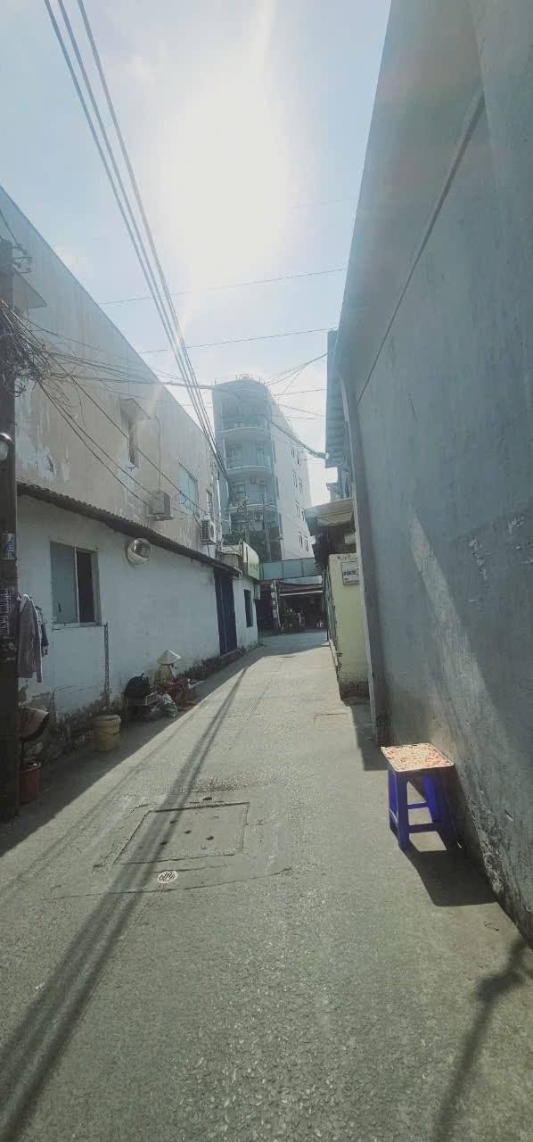 Nhà phố quận 11, hẻm xe tải 9.87m² giá 2.45 tỷ - Thanh khoản cao, cơ hội đầu tư!