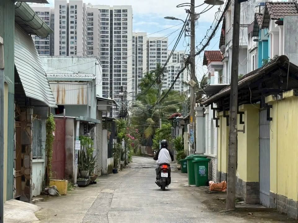 Nhà 1 Trệt 1 Lầu Quận 9 54m² giá 3.79 tỷ - Đường xe hơi tận nhà!