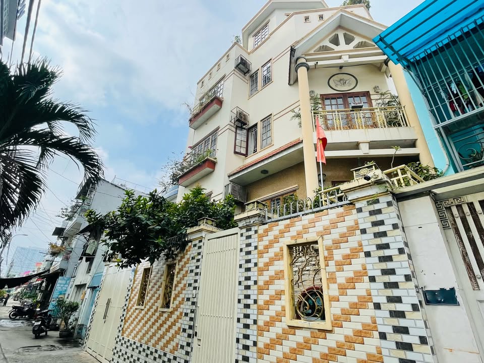 Biệt thự mini 5 tầng Quận 7 giá 13 tỷ - View Thủ Thiêm 360° đẹp mắt!