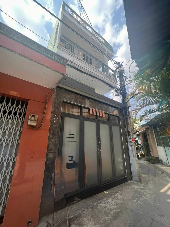 Căn hộ dịch vụ Lạc Long Quân Quận 11 102.96m² giá 10.6 tỷ - Doanh thu cao, đầu tư sinh lời!