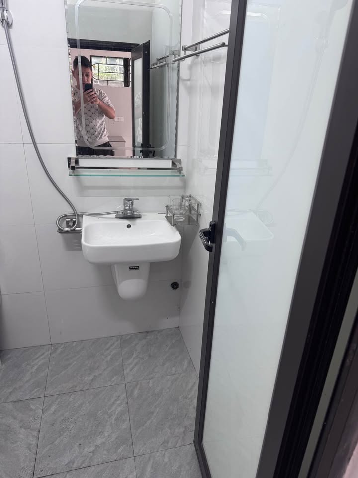 Phòng cho thuê tại ngõ 302 Lê Lai, phường Đông Sơn - Rộng rãi, đầy đủ tiện nghi!