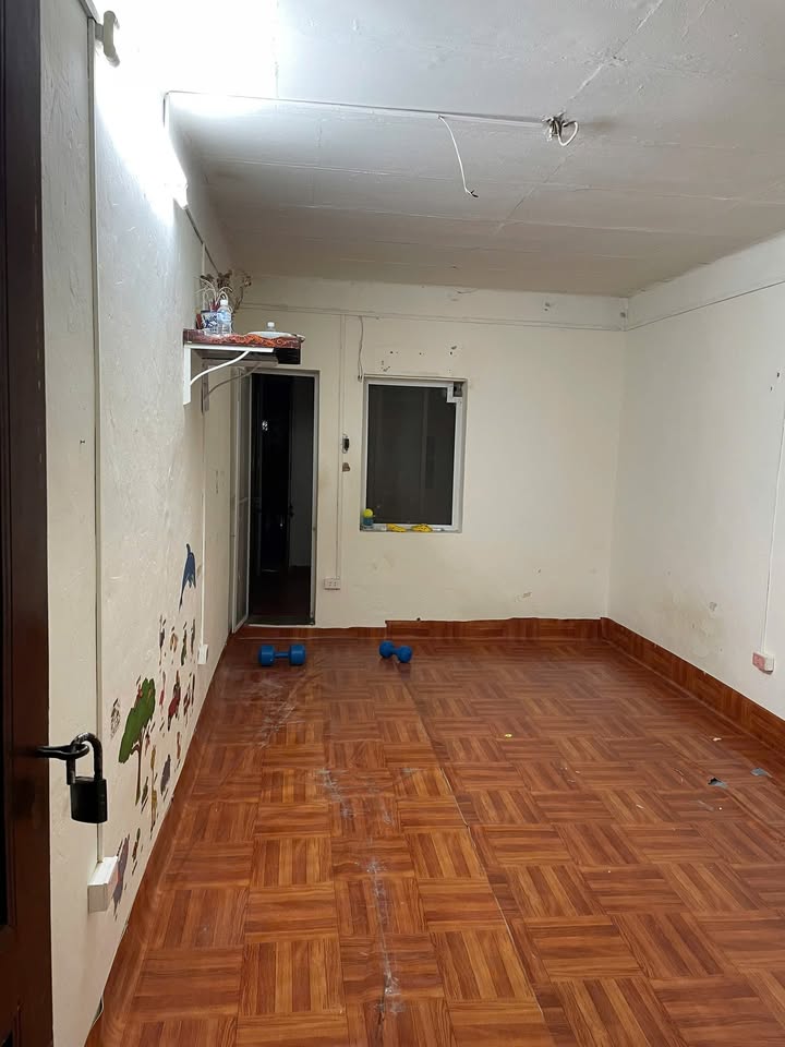 Cho thuê nhà tập thể C12 Kim Liên 30m² giá 4.2 triệu - Gia đình thuê lâu dài