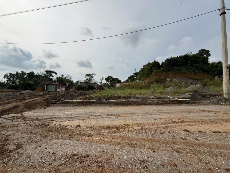 Đất mặt đường Đại lộ 32C, Giới Phiên, Yên Bái, 100m² - Giá chỉ 2.4 tỷ, đầu tư sinh lời!