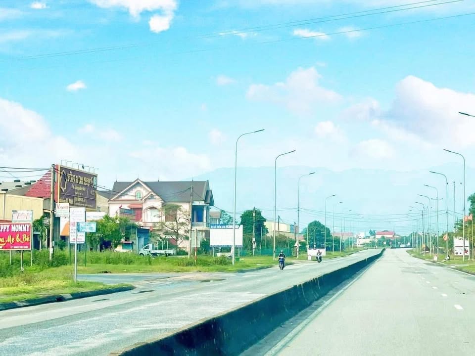 Đất bám mặt tiền đường Việt Lào, Kỳ Anh 125m² giá 2.4 tỷ - Kinh doanh hiệu quả!