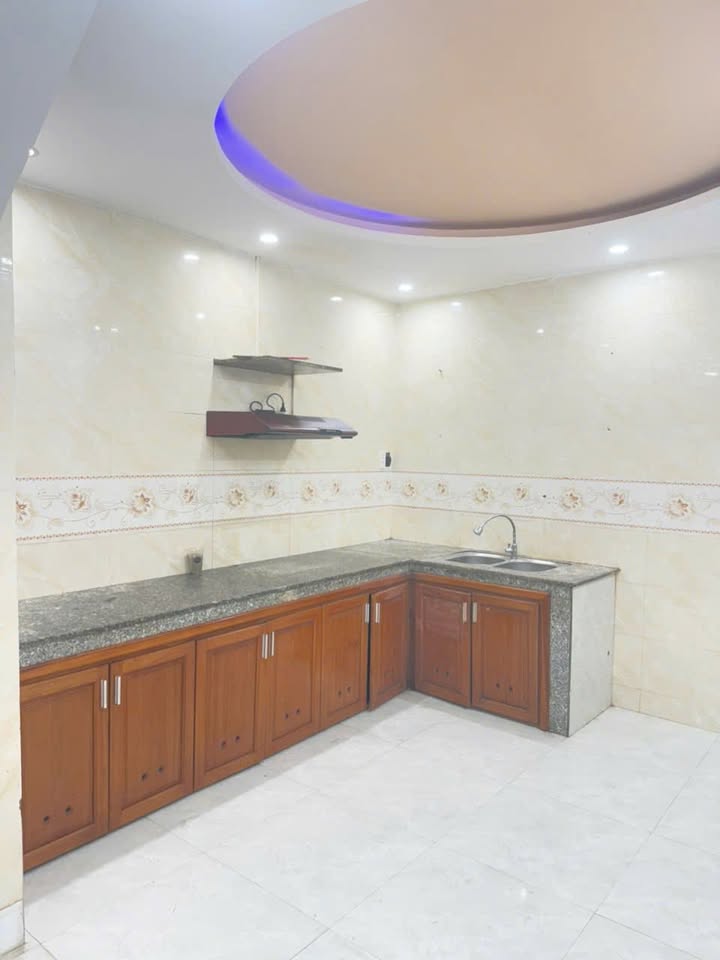 Nhà 3 tầng Đà Nẵng 61m² giá 9 tỷ - Gần biển Mỹ Khê, tiện nghi đầy đủ!