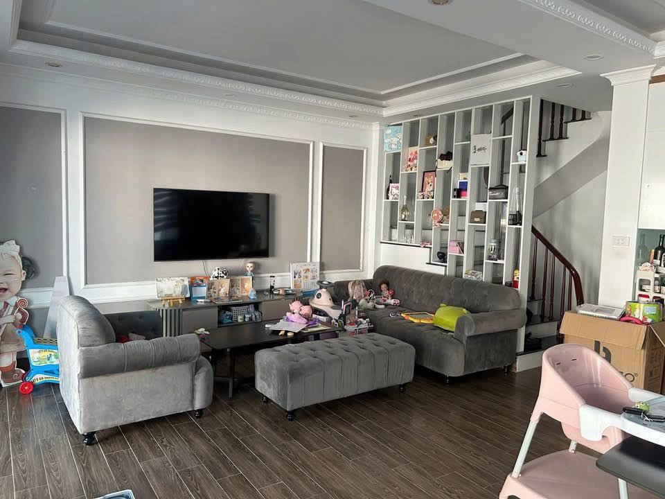 Nhà nguyên căn Ngọc Lâm Long Biên 65m² giá 17 triệu - Đủ nội thất, ô tô vào tận nhà!