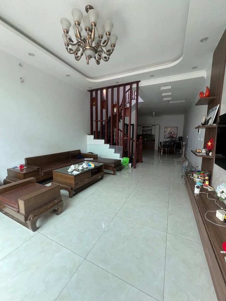 Nhà phố Dịch Vọng, Cầu Giấy 40m² - Sát ô tô, thiết kế hiện đại!