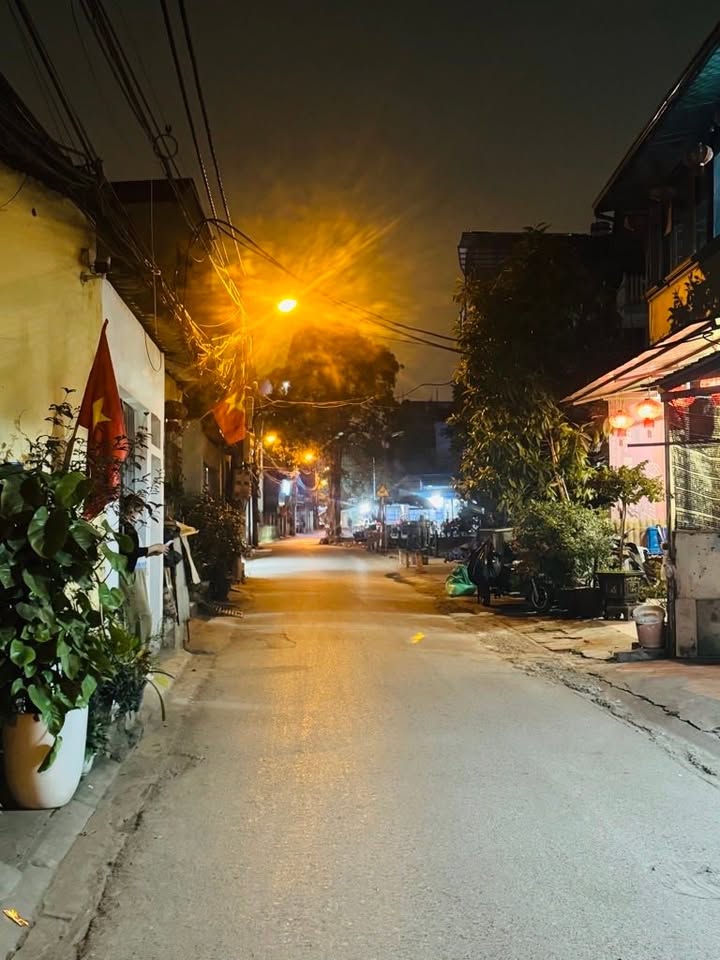 Đất nền Long Biên 58m² giá 6 tỷ - Sổ đỏ chính chủ, ô tô tránh