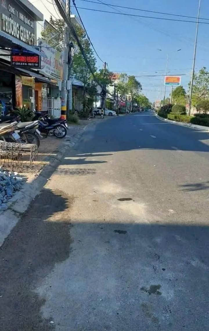 Nhà mặt tiền đường Nguyễn Văn Linh, Sóc Trăng 290m² giá 7.8 tỷ - Chính chủ, thương lượng!