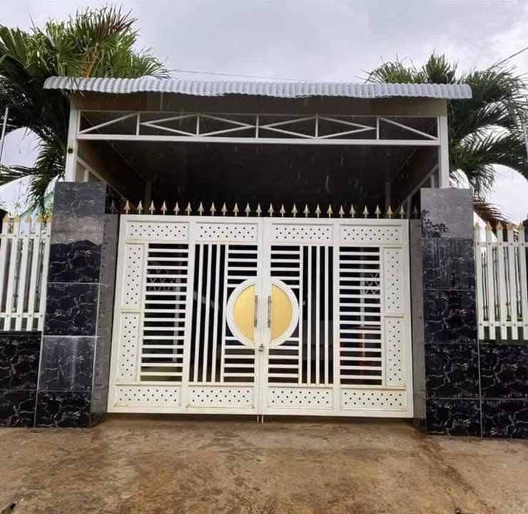 Nhà Phú Thanh 350m² giá 1.9 tỷ - Vị trí đắc địa, thuận tiện để ở và kinh doanh!