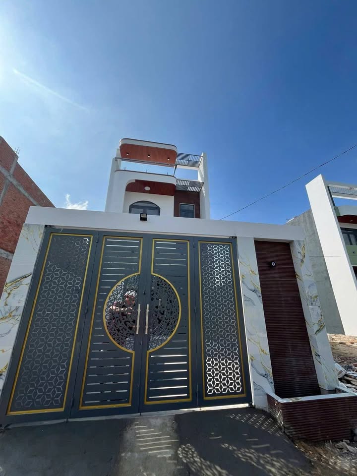 Nhà phố mới xây 135m² tại Mỹ Hạnh Nam, Đức Hòa - Giá 3.3 tỷ, chính chủ bán gấp!