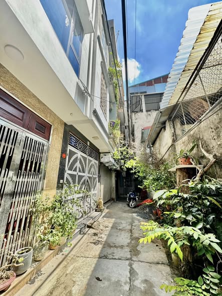 Nhà phân lô cán bộ ĐH Mỏ 40.2m² giá 8.5 tỷ - Đầu tư sinh lời bền vững!