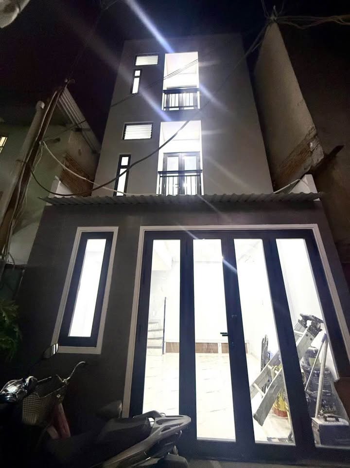 Nhà phố Bình Đông quận 8 23m² giá 3.35 tỷ - Sẵn sàng đón Tết!