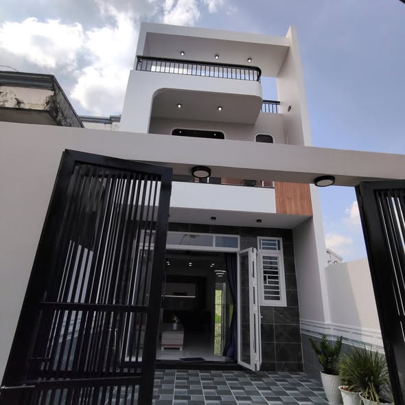 Nhà mặt tiền đường Tỉnh Lộ 9, Đức Hòa 105m² giá 2.6 tỷ - Sổ hồng riêng, hoàn công đầy đủ!