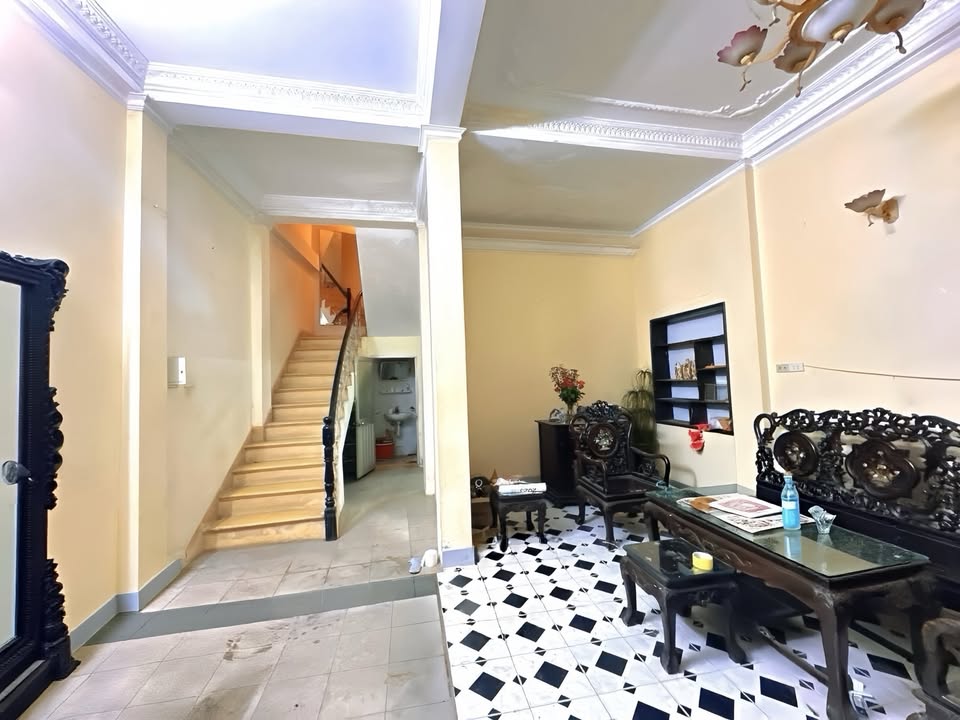 Nhà riêng Ba Đình - Đội Cấn 50m² giá thỏa thuận - Sổ Đỏ chính chủ, an ninh tốt!