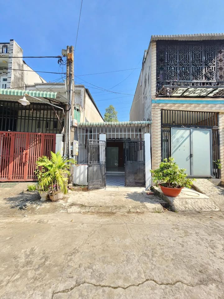 Nhà cấp 4 Tân Bình Dĩ An 60.6m² giá 2.7 tỷ - Sổ hồng riêng, thổ cư 100%!