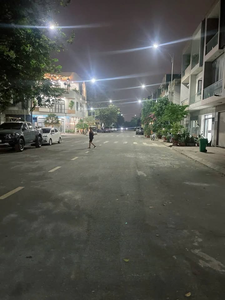 Nhà đẹp 3 tầng Tân Đông Hiệp, Dĩ An 83m² giá 5 tỷ - Tiềm năng tăng giá vượt trội!