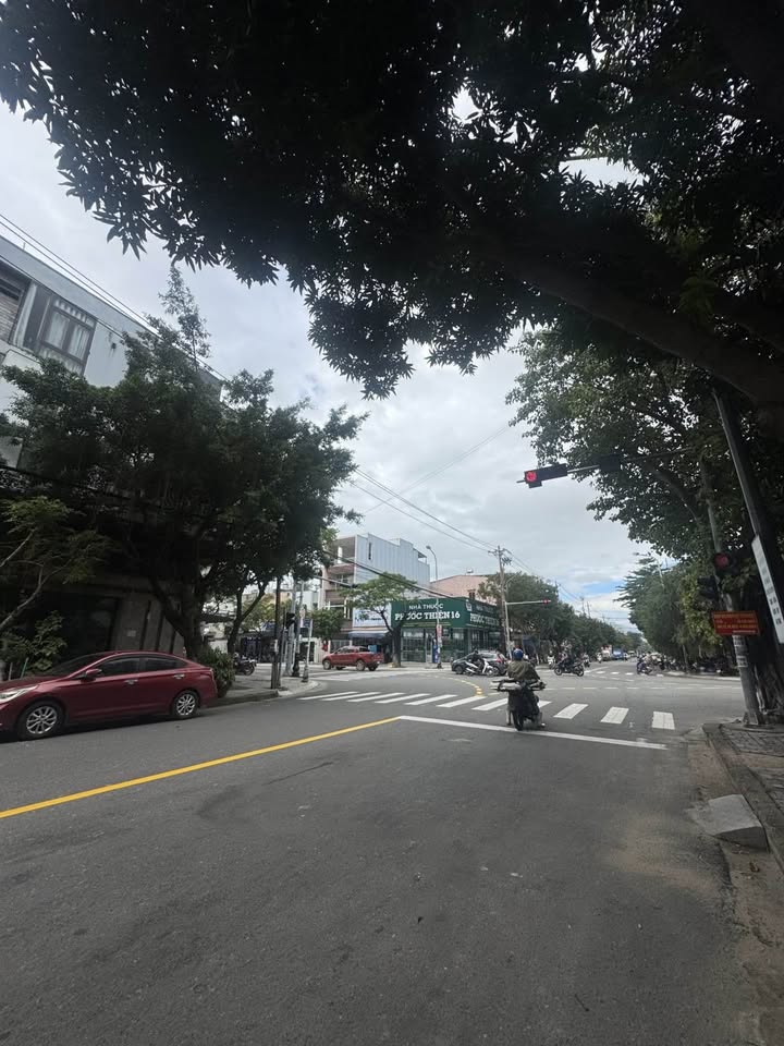 Đất mặt tiền đường 10.5m, Sơn Trà 196m² giá 19.6 tỷ - Kinh doanh sầm uất!