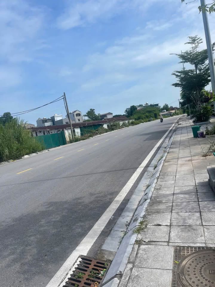 Đất nền Móng Cái 90m² giá 4 tỷ - Hướng Đông Bắc, vị trí đẹp!