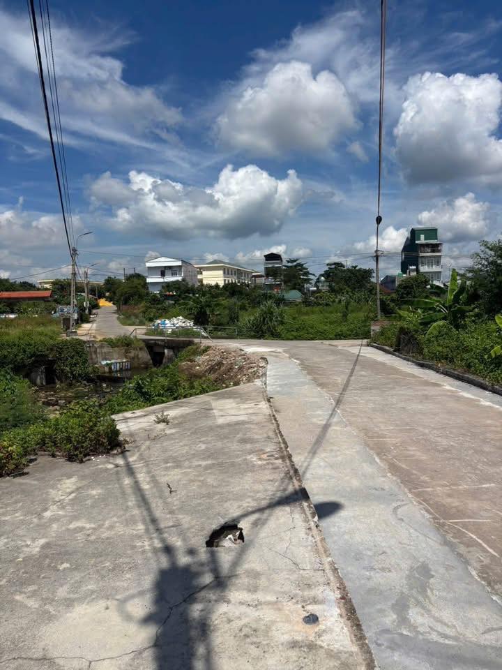 Nhà mặt tiền góc 2 mặt tại Hải Yên, Móng Cái 260m² - Giá chỉ 2.1 tỷ!