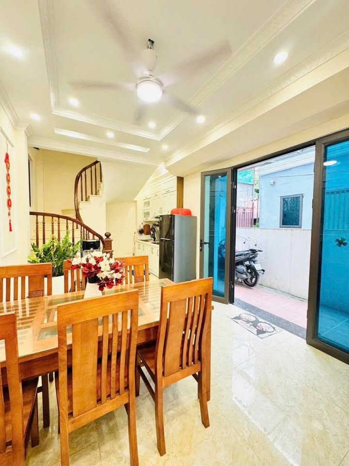 Nhà 5 tầng Ngọc Thụy, 36m² giá 8.3 tỷ - Đẹp, ở ngay, đầy đủ nội thất!