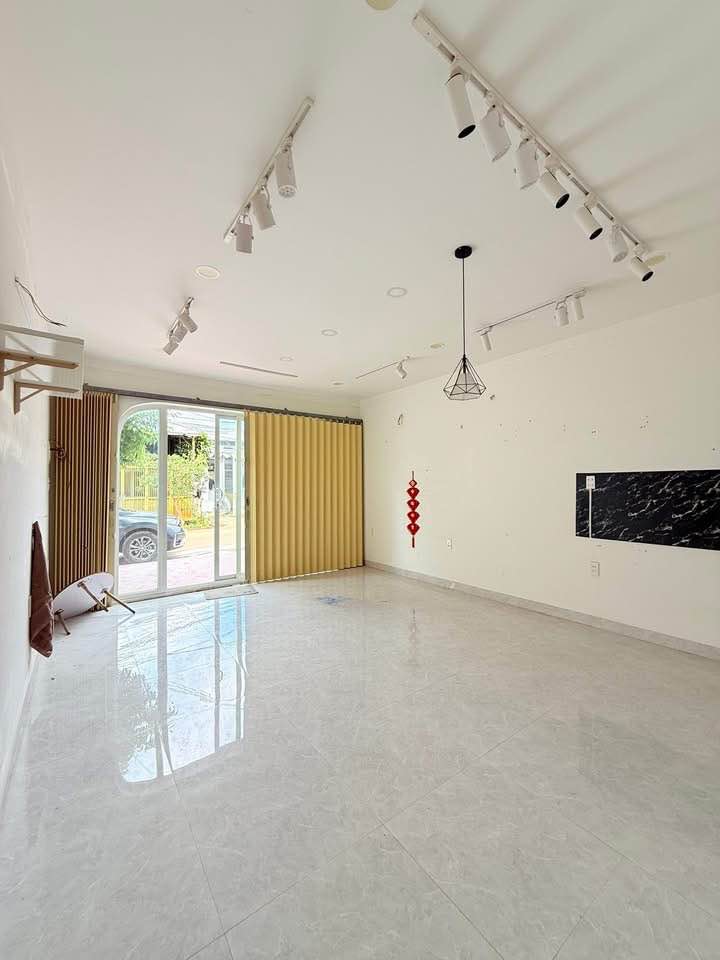 Bán lô đất phố Ymoan, Tân Lợi, Buôn Ma Thuột 120m² giá 4.5 tỷ - Kinh doanh thuận lợi!