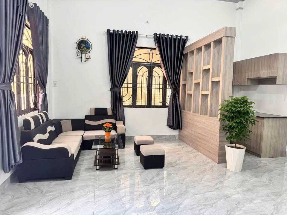 Nhà hẻm Lê Hồng Phong, Buôn Ma Thuột 70m² giá 1.75 tỷ - Thiết kế xinh xắn, tiện nghi!