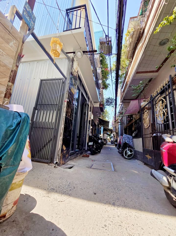 Nhà phố Trưng Nữ Vương Đà Nẵng 40m² giá 3.9 tỷ - Cách công viên Apec chỉ 30m!