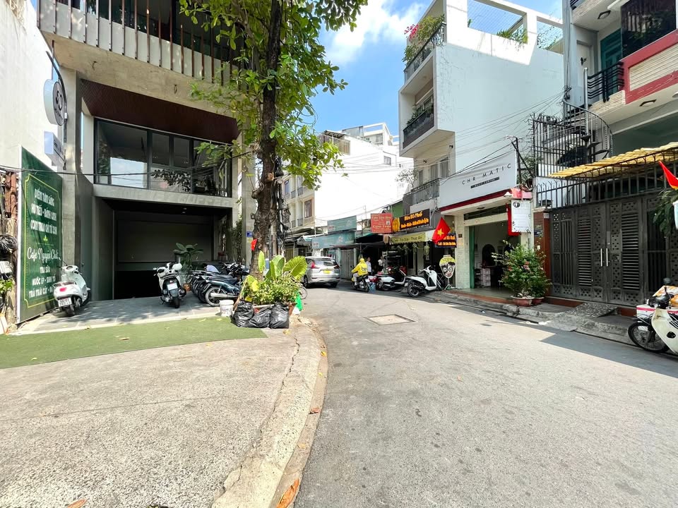 Cho thuê mặt bằng góc 2 mặt tiền Tân Bình 170m² giá 40 triệu - Khu vực sầm uất gần sân bay!