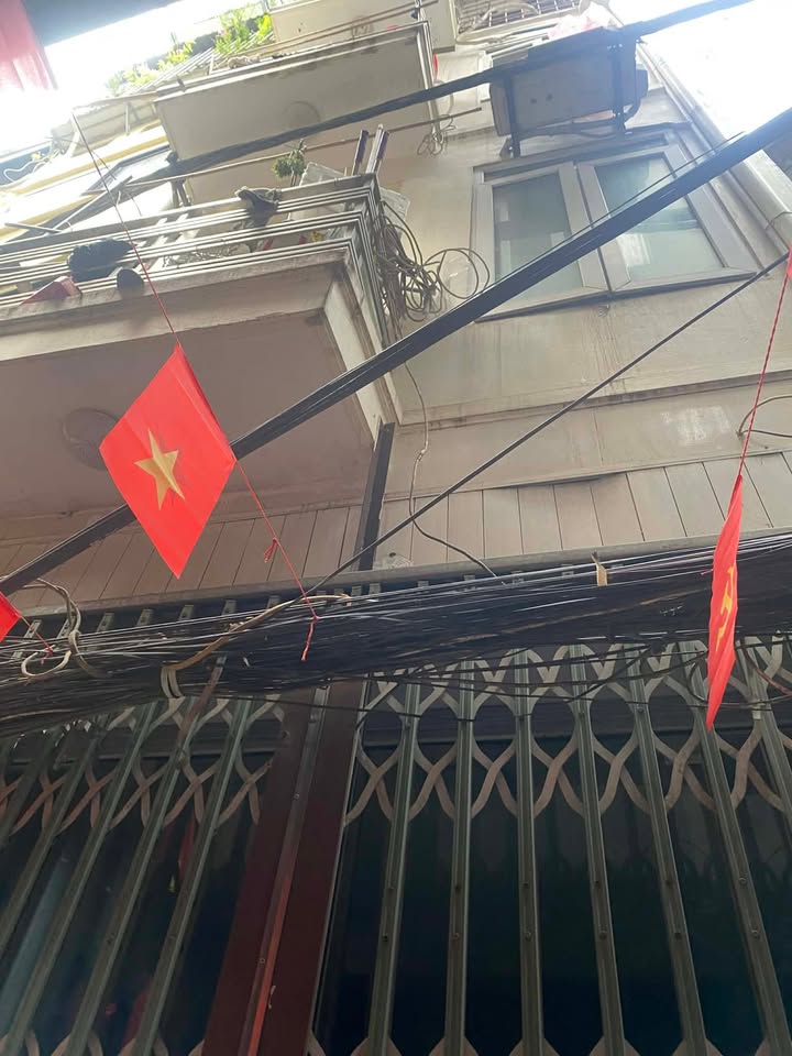 Nhà phố Giảng Võ Ba Đình 30m² giá 9.5 tỷ - Khu dân trí cao, ngõ thông thoáng!