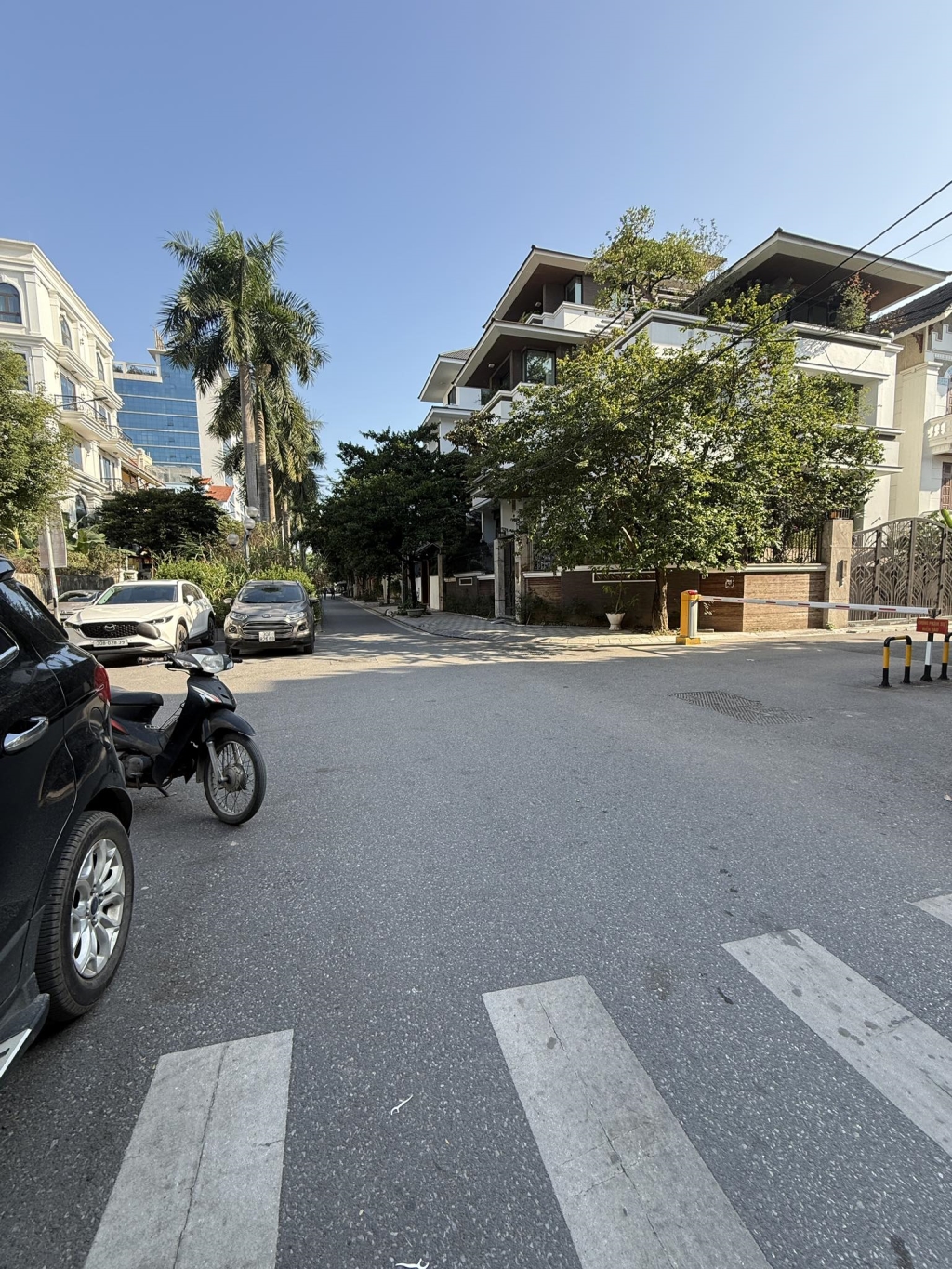 Bán nhà lô D Vườn Đào Lạc Long Quân Tây Hồ 238m² giá 123 tỷ - Vị trí đắc địa, tiềm năng khai thác cao!