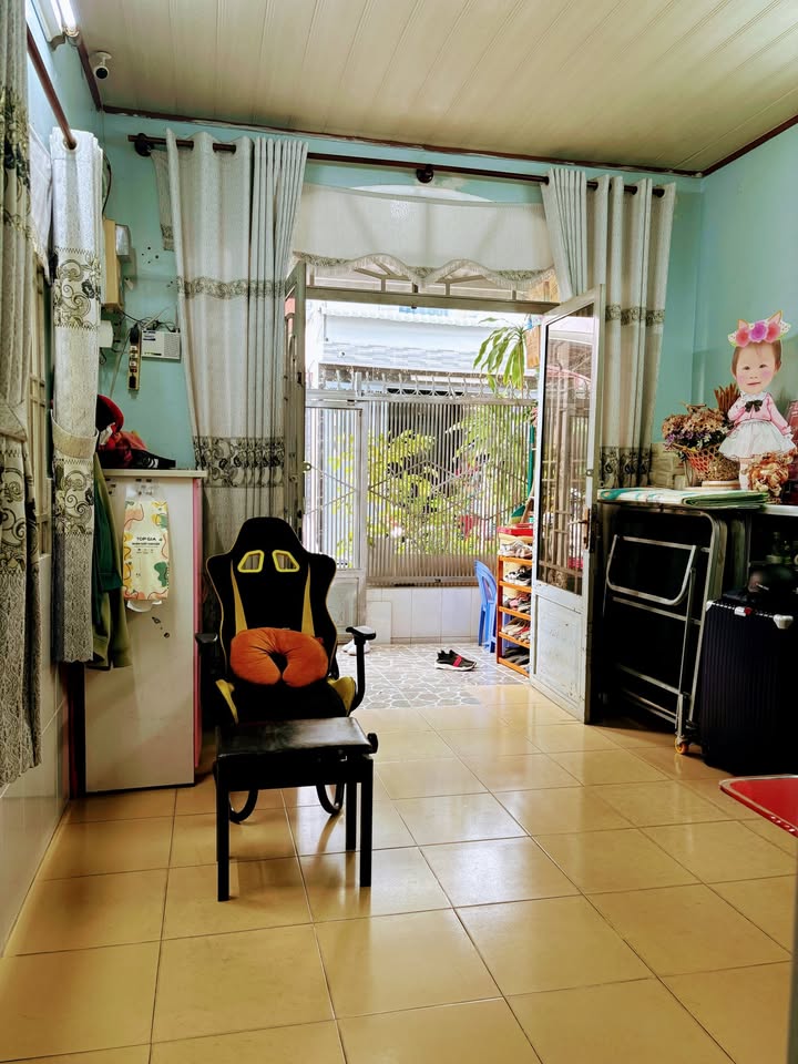 Bán nhà mặt tiền kinh doanh Lê Văn Việt 56m² giá 4.7 tỷ - Căn góc thoáng mát!