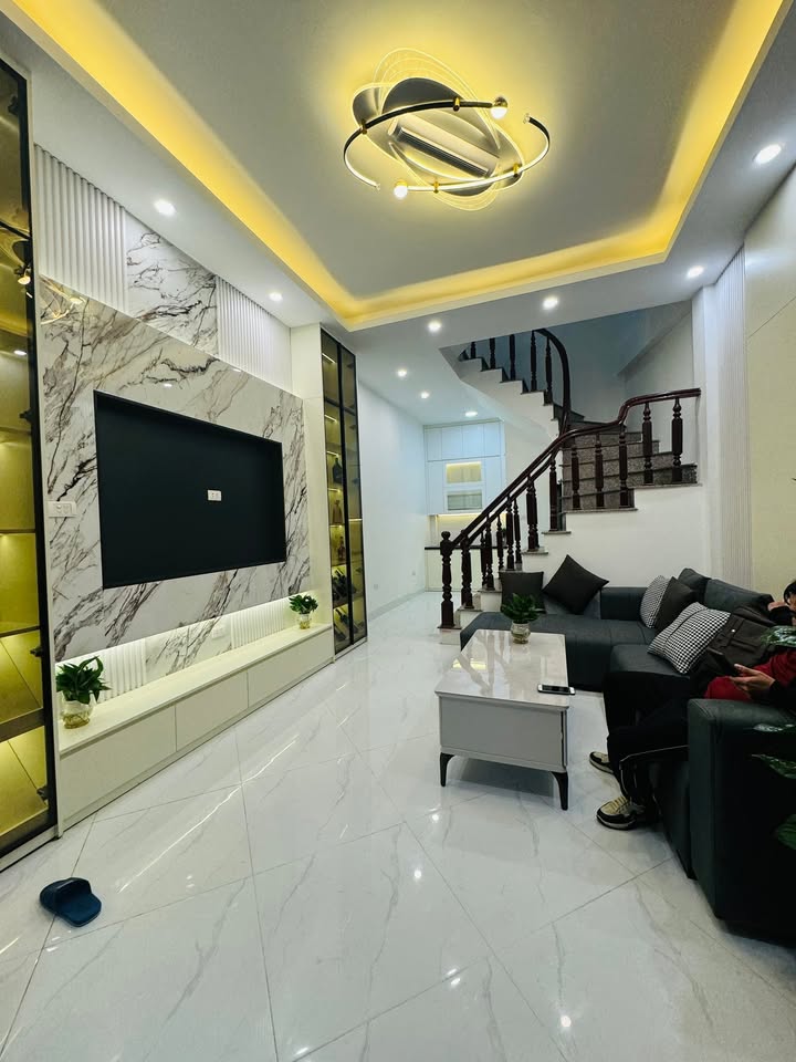 Nhà riêng Hoàng Mai 34m² giá 8 tỷ - Đầu tư sinh lời, ngõ thông rộng!