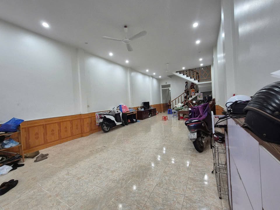 Nhà 3 tầng Bình Minh, Lào Cai 100m² giá chỉ 2.4 tỷ - Cần bán gấp!