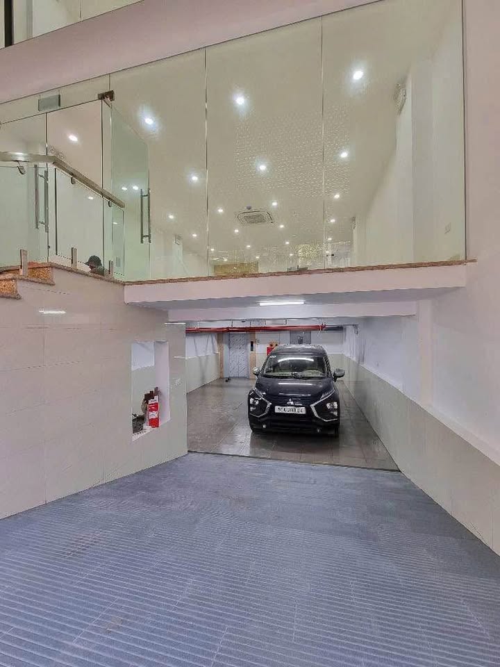 Nhà phố Lê Trọng Tấn, Thanh Xuân 182m² giá 10 tỷ - Sổ đỏ chính chủ, thang máy 8 tầng!