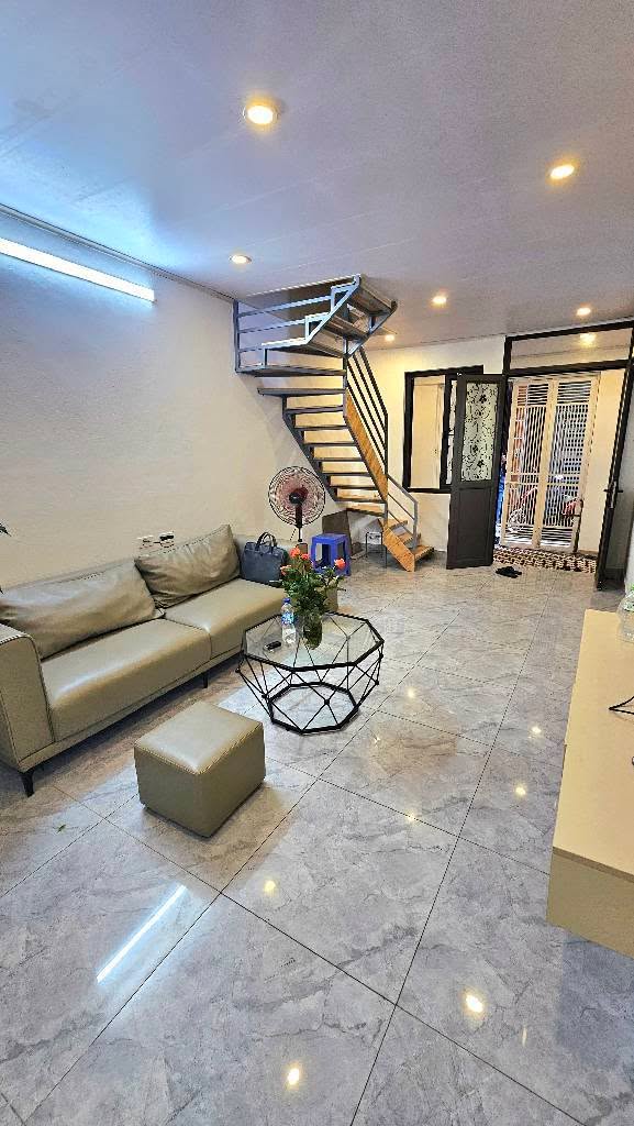Nhà riêng Lĩnh Nam, Hoàng Mai 32m² giá 2.45 tỷ - Sổ hồng đầy đủ, tiện nghi hoàn hảo!