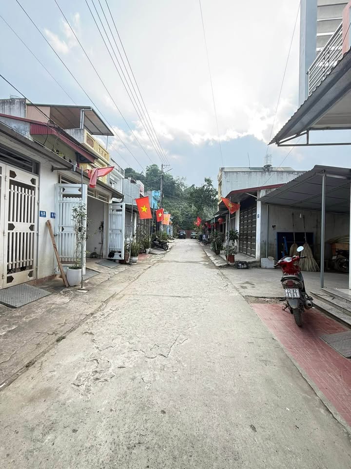 Nhà cấp 4 tại Minh Khai, Hà Giang 100m² giá 1.1 tỷ - Tiềm năng xây dựng lên 2-3 tầng!