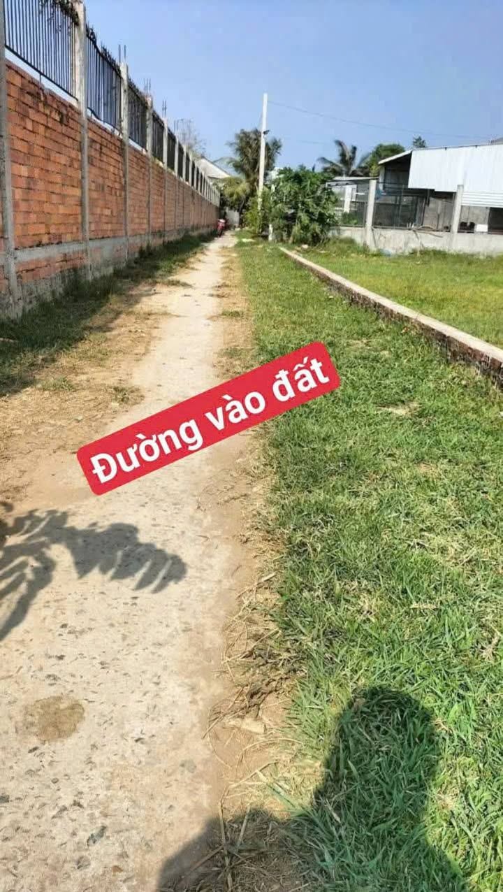 Đất nền Thanh Đức, Vĩnh Long 100m² giá 350 triệu - Sổ đỏ chính chủ, đẹp vuông vức!