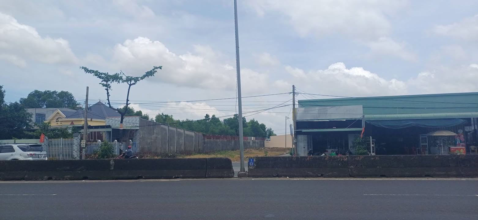 Đất nền mặt tiền Quốc lộ 51, Tân Phước, 900m² - Vị trí đắc địa gần KCN Phú Mỹ 3!