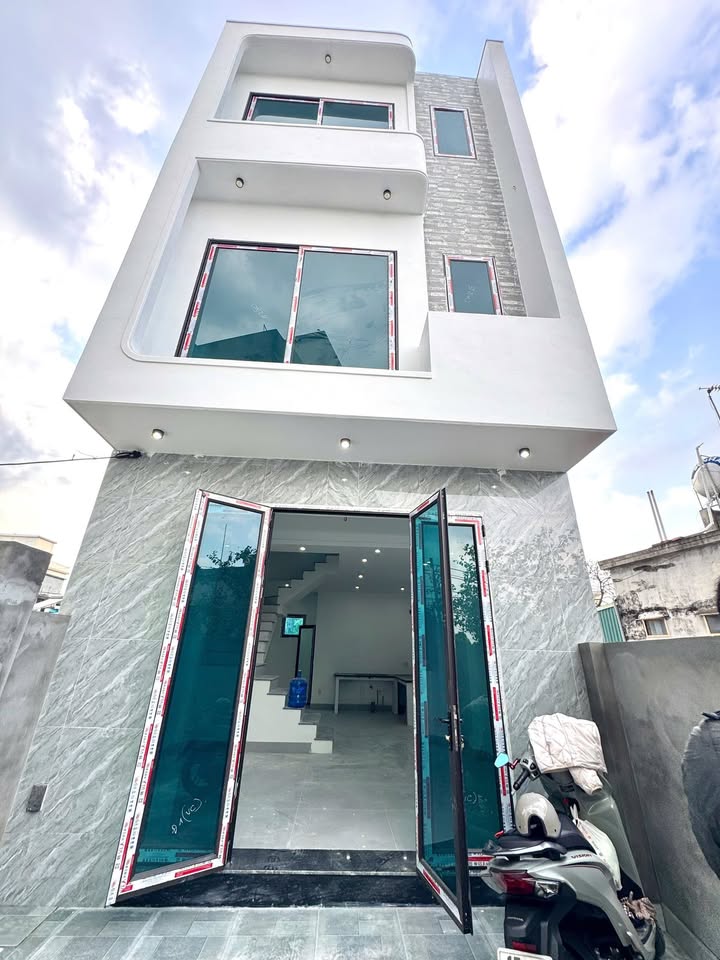 Nhà 3 tầng Trần Lãm Thái Bình 64m² giá 1.7 tỷ - Thiết kế hiện đại, gần trường học!