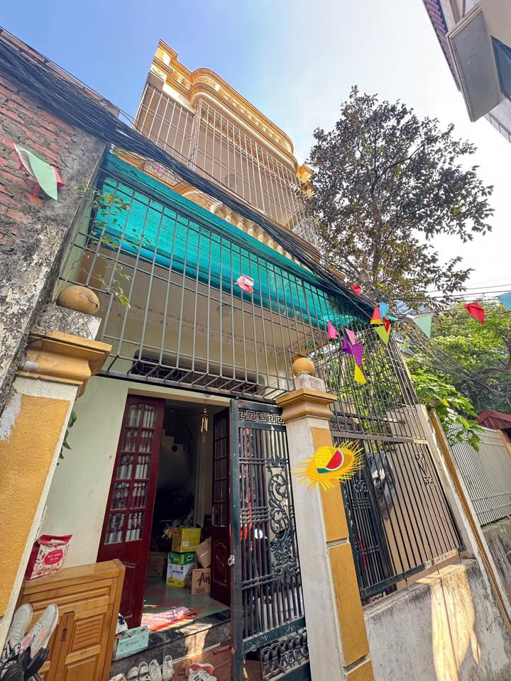 Nhà 2,5 tầng Đặng Tiến Đông, phường Đông Thọ, 53m² giá 2.4 tỷ - Sổ hồng chính chủ, tiện nghi đầy đủ!