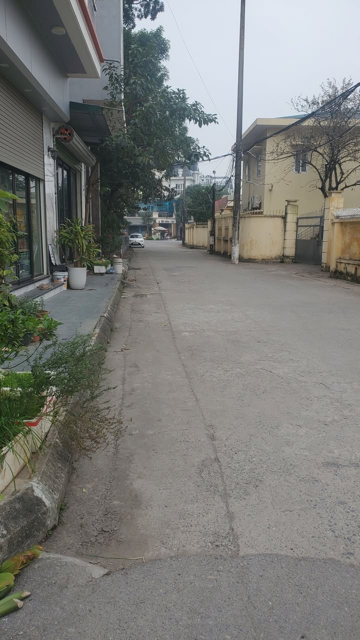 Đất Trạm Trôi 50m² giá 3 tỷ - Ô tô đỗ cửa, tiện ích đầy đủ!