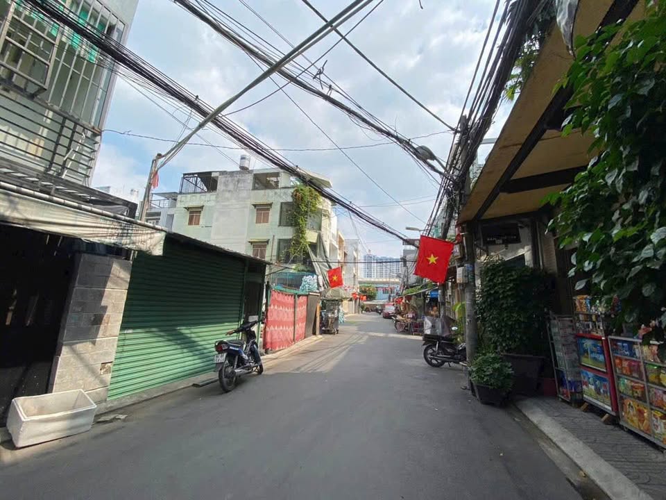 Nhà hẻm xe hơi Lê Văn Lương, Quận 7, 50m² giá 6.7 tỷ - Sổ hồng riêng, đầu tư sinh lời!