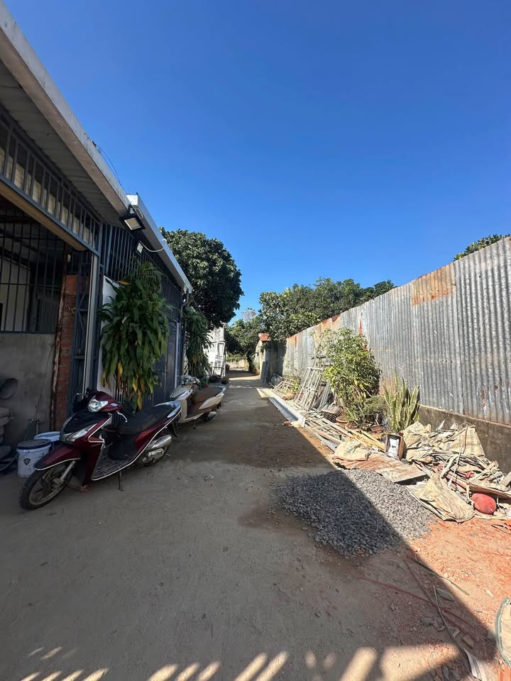 Nhà phố Mai Hắc Đế, Buôn Ma Thuột 125m² giá 1.47 tỷ - Sẵn sàng ở ngay!