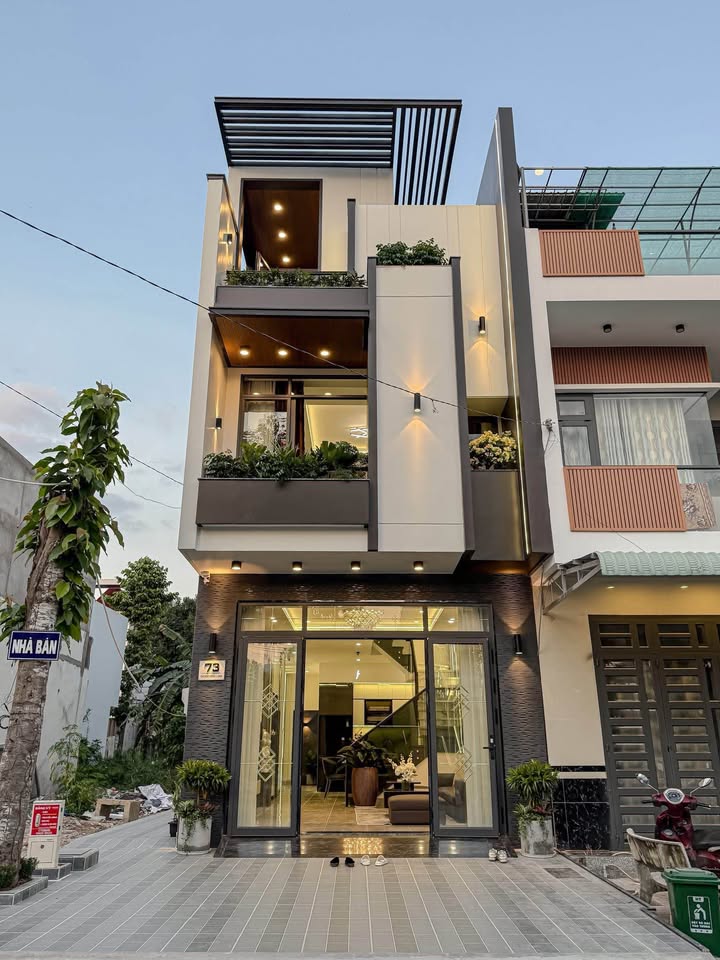 Nhà 3 tầng mặt hẻm D4, KDC Hồng Loan, 80m² giá 6.49 tỷ - Pháp lý sổ hồng