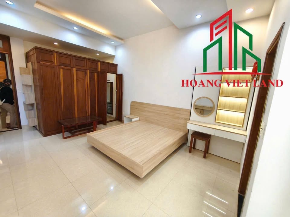 Cụm 3 Nhà Hẻm 102 Nguyễn Tất Thành, Buôn Ma Thuột 320m² giá 13.7 tỷ - Đầu tư sinh lời ổn định!