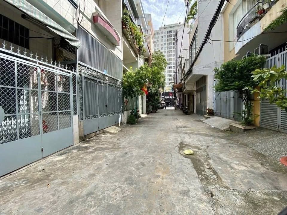 Nhà riêng Ông Ích Khiêm Quận 11 81m² giá 14.5 tỷ - Hẻm xe hơi, vị trí đắc địa!