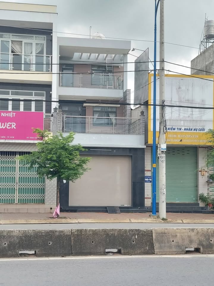 Nhà mặt tiền Đặng Thúc Vịnh, Hóc Môn 75m² giá 8 tỷ - Sổ hồng chính chủ!